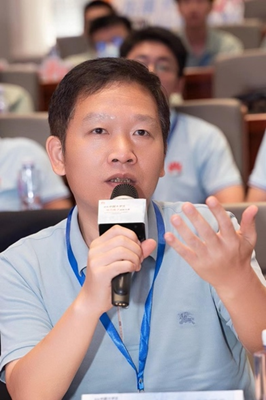 阮老师照片.png